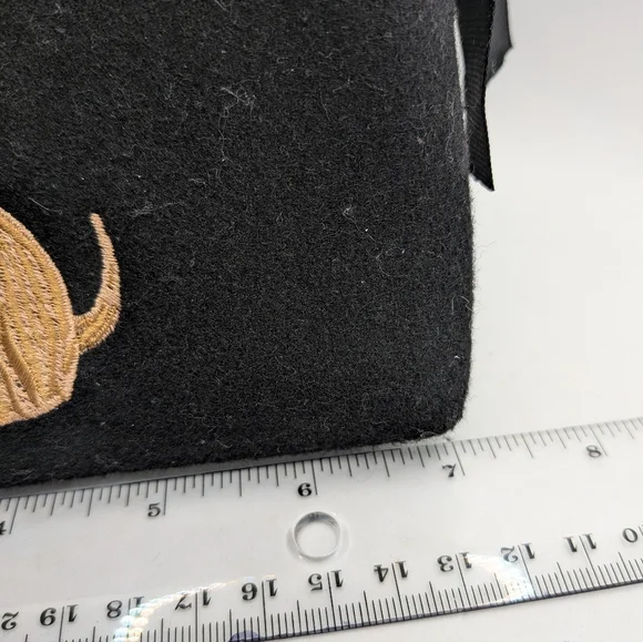 Talbots Festive Scottie Dog Embroidered Wool Wristlet - Picture 4 of 6